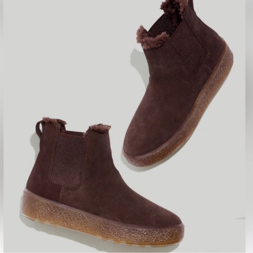 NWT The Toasty Chelsea Boot Pull On Boots in Suede Dark Coffee